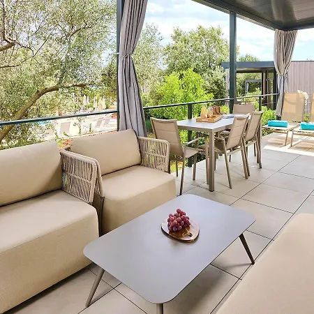 Prázdninový areál Aminess Planet Homes Sirena 4*